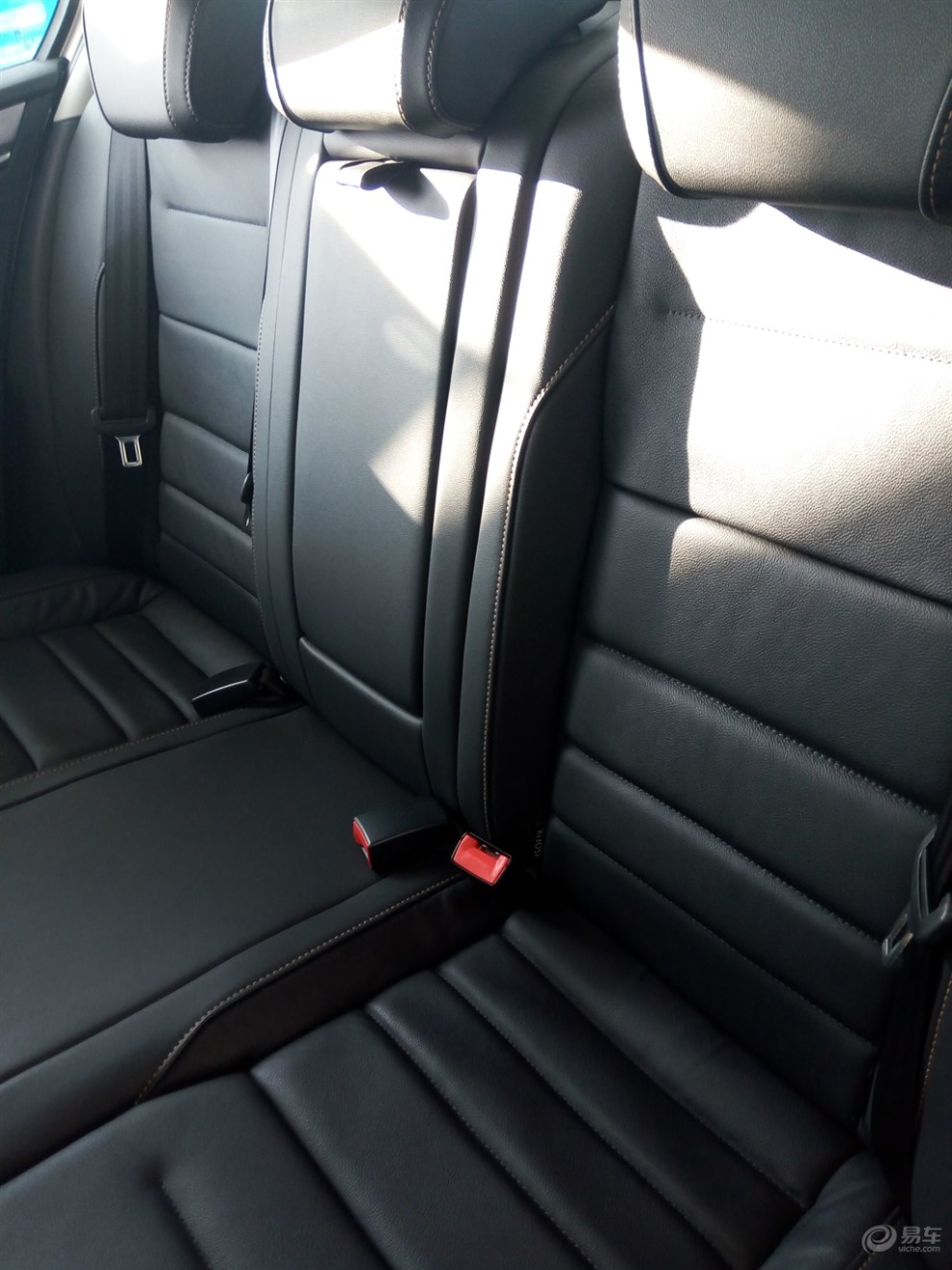 "婚车白宝,甜蜜爱情"——晒晒闺蜜的大宝来提车美照