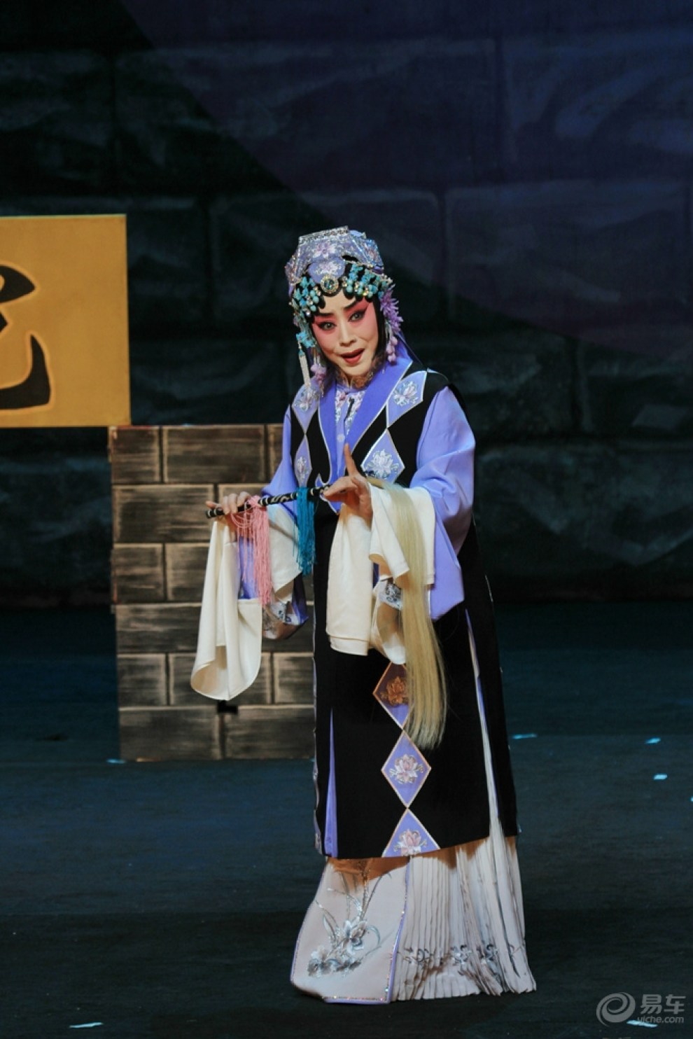 天津市青年京剧团在天津中华剧院上演京剧《墙头马上》剧照