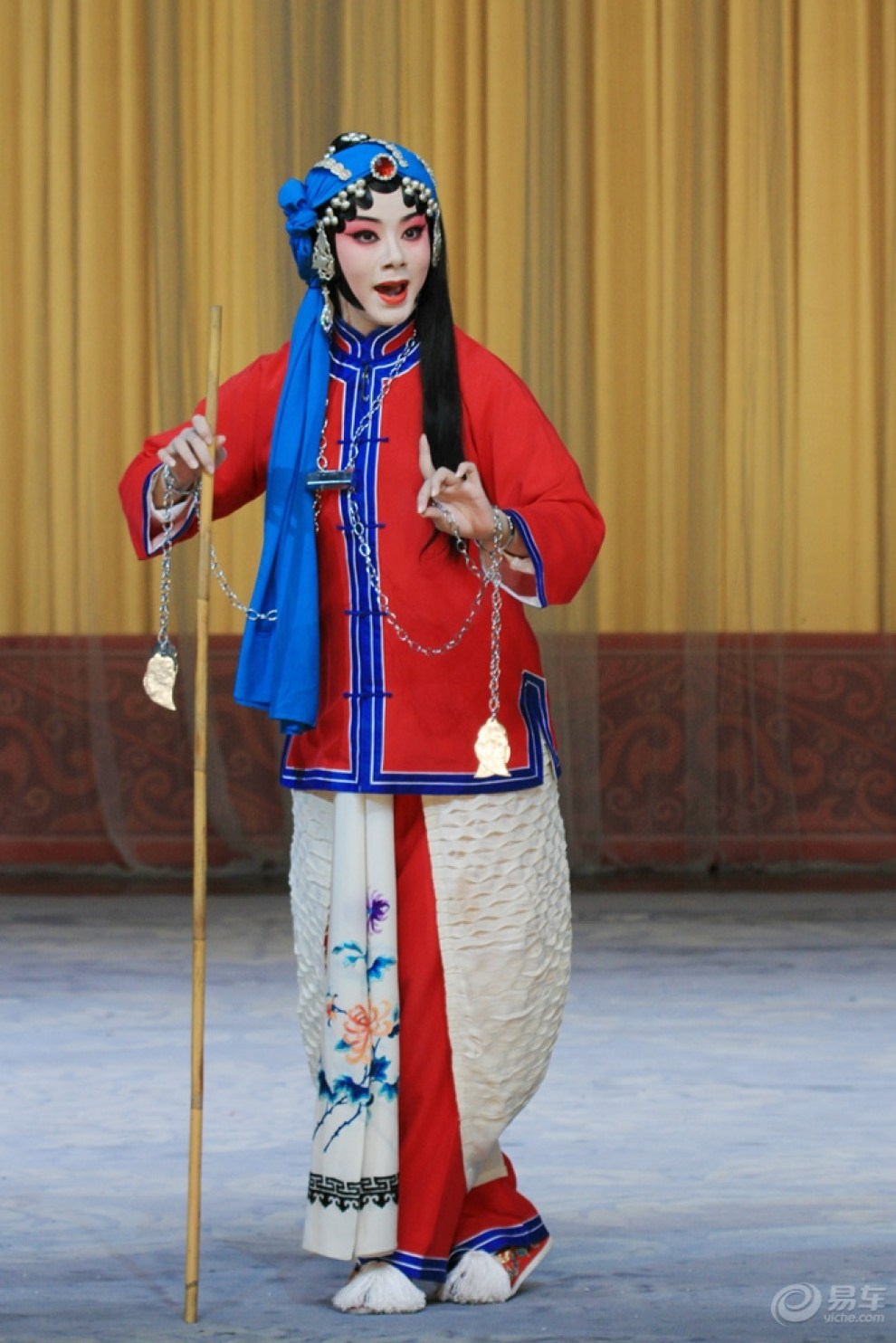 天津青年京剧团在中华剧院上演京剧《女起解》剧照