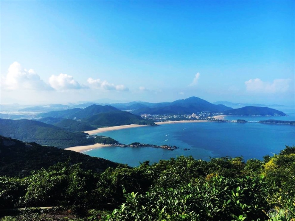 青山碧海蓝天白云,十里金沙