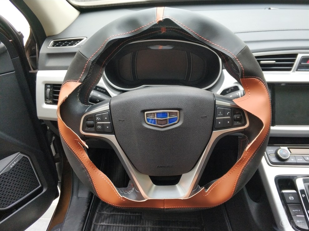 天气转凉了,给博越方向盘加件外衣:手缝真皮把套