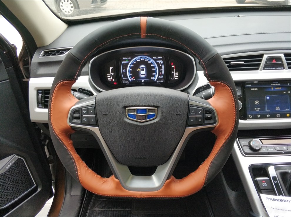 天气转凉了,给博越方向盘加件外衣:手缝真皮把套