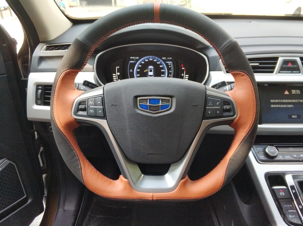 天气转凉了,给博越方向盘加件外衣:手缝真皮把套