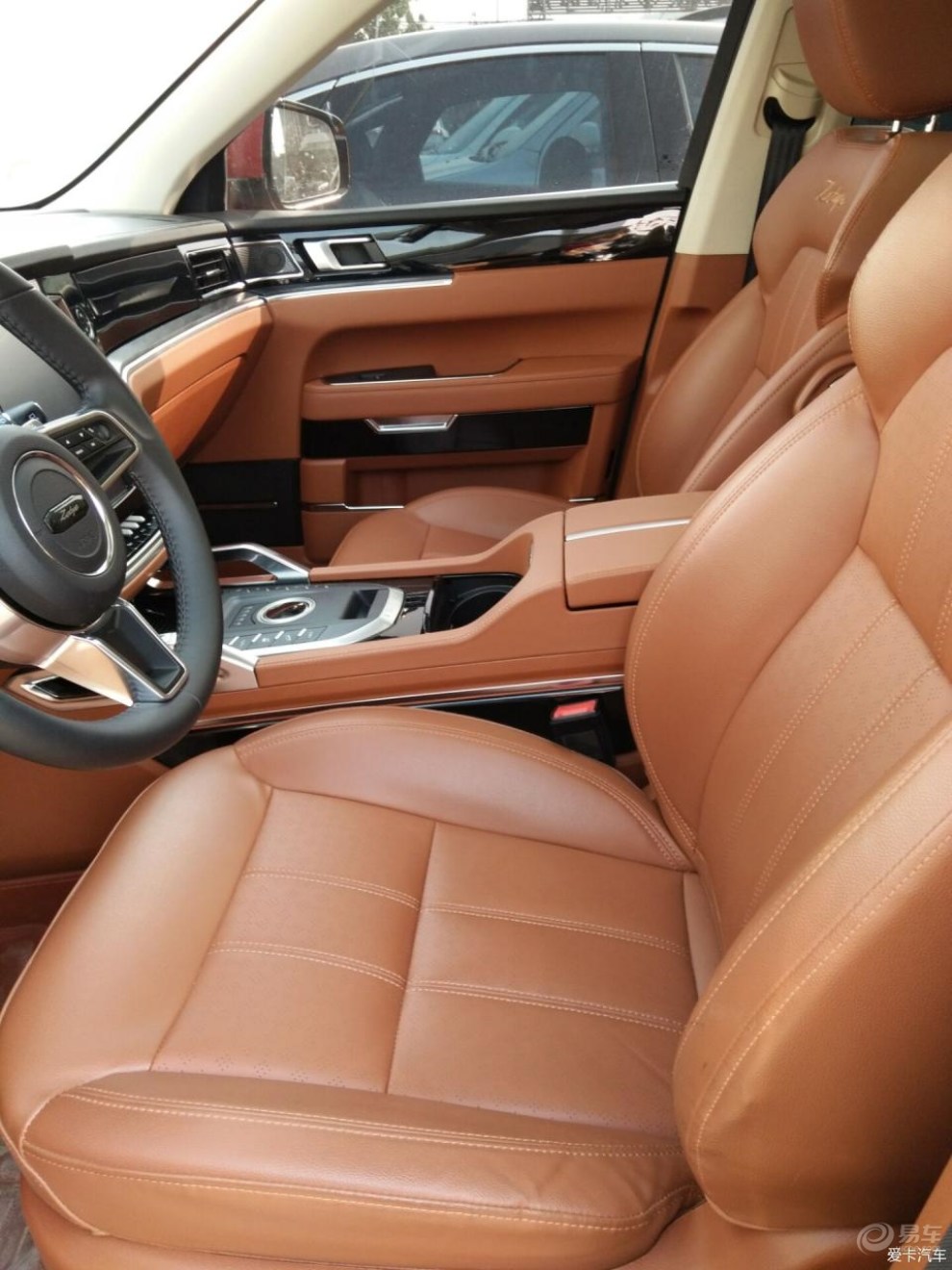 众泰t700的内饰感觉很上档次