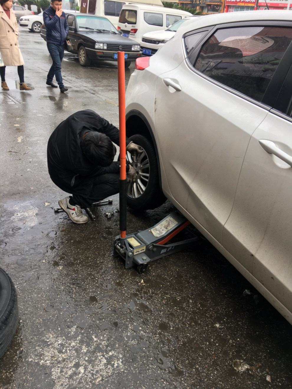 (无锡长安车友会)更换轮胎