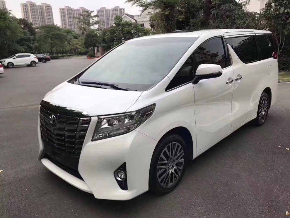 丰田埃尔法保姆车