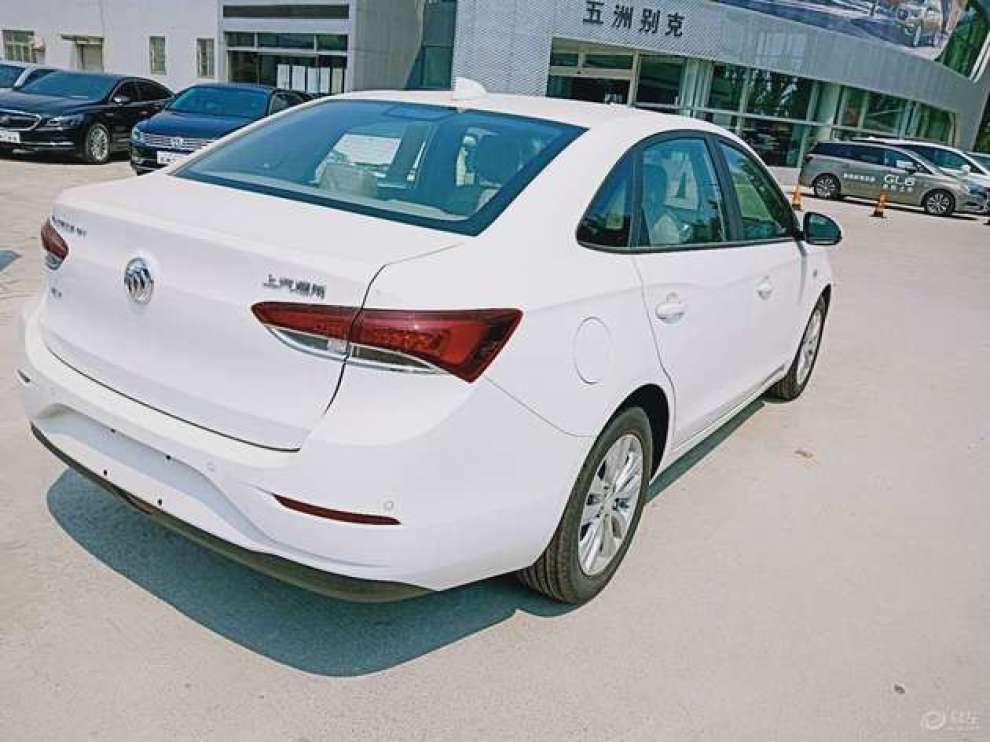 白色英朗,省油,不错的选择