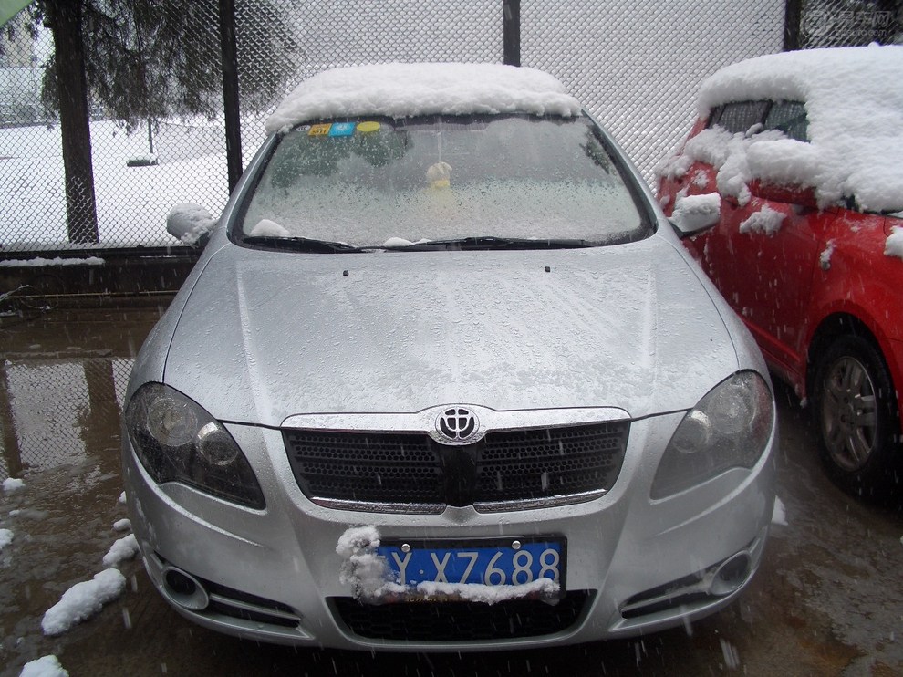 【2009雪景】批雪衣的小银子